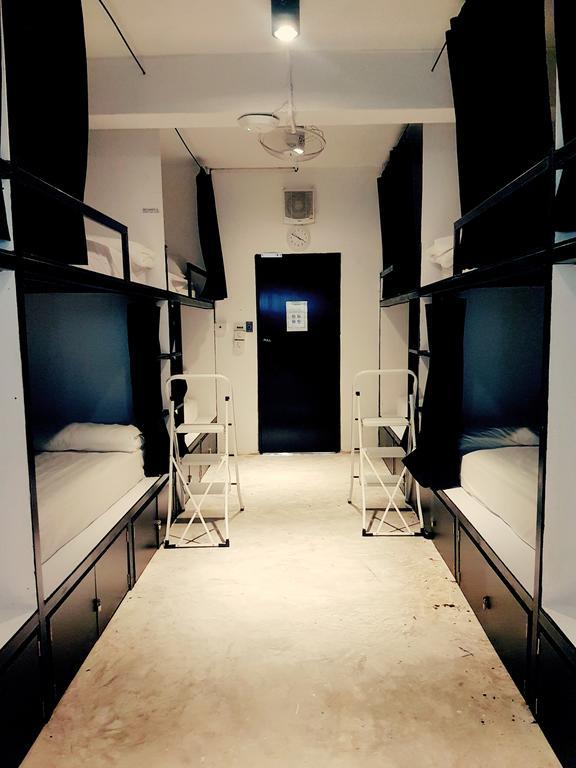 Seek Sleep Hostel Bangkok Buitenkant foto
