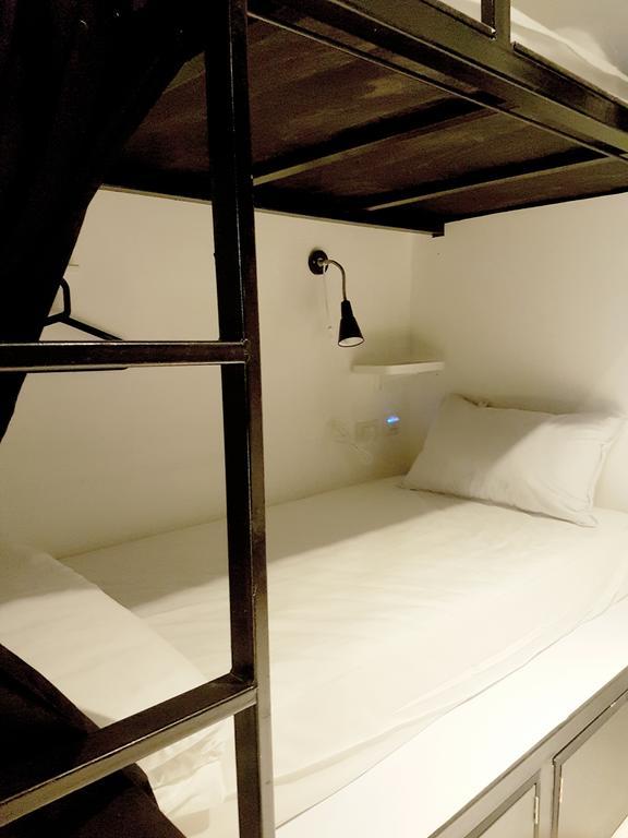 Seek Sleep Hostel Bangkok Buitenkant foto