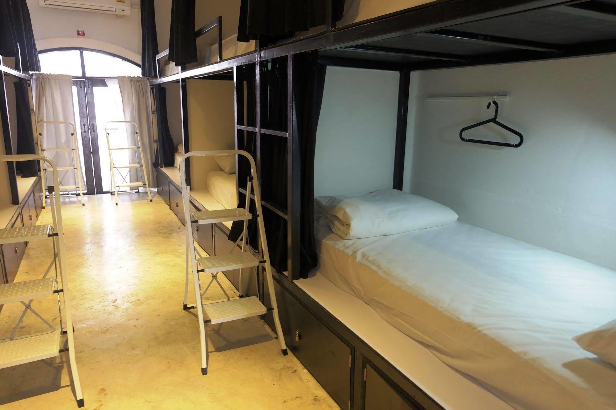 Seek Sleep Hostel Bangkok Buitenkant foto