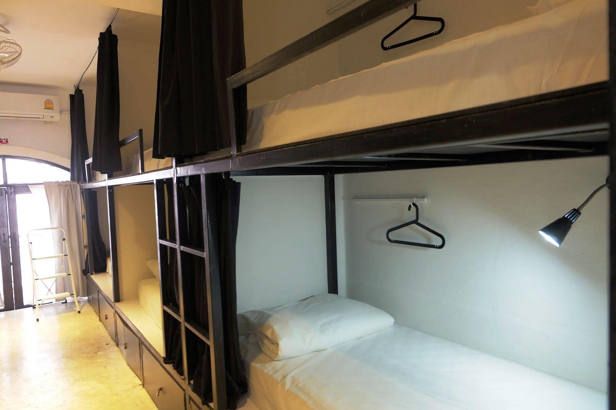 Seek Sleep Hostel Bangkok Buitenkant foto