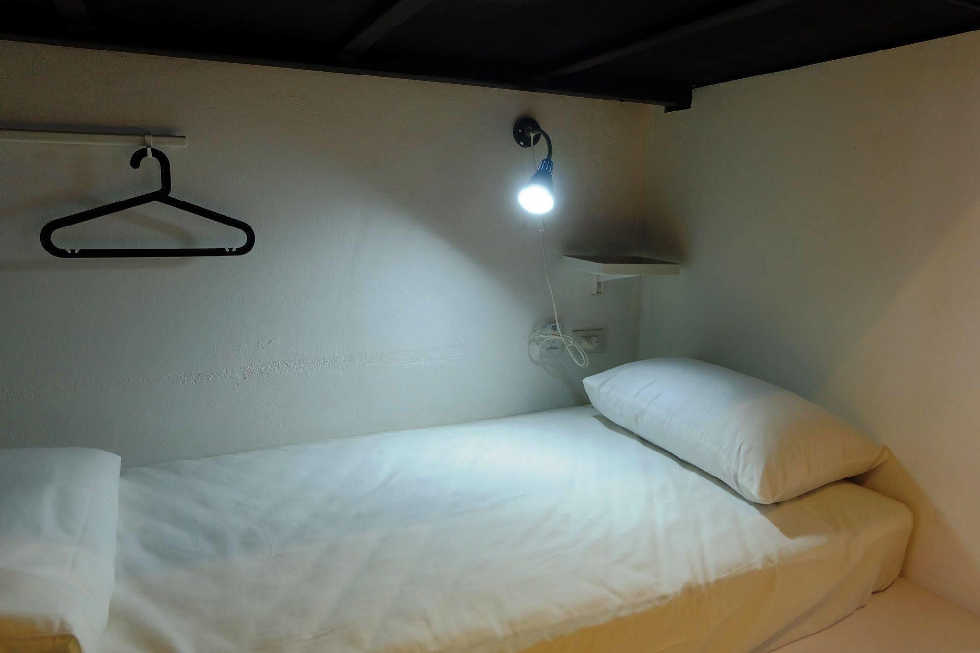 Seek Sleep Hostel Bangkok Buitenkant foto