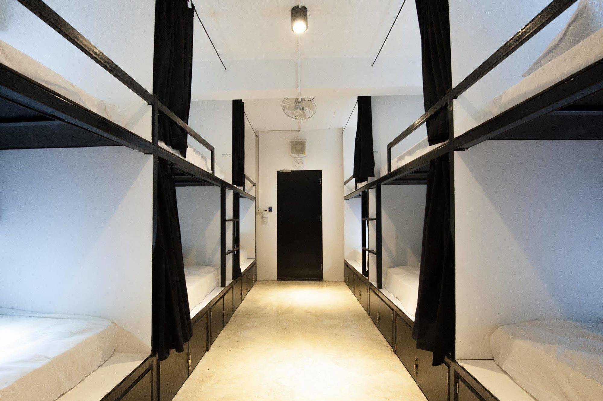 Seek Sleep Hostel Bangkok Buitenkant foto
